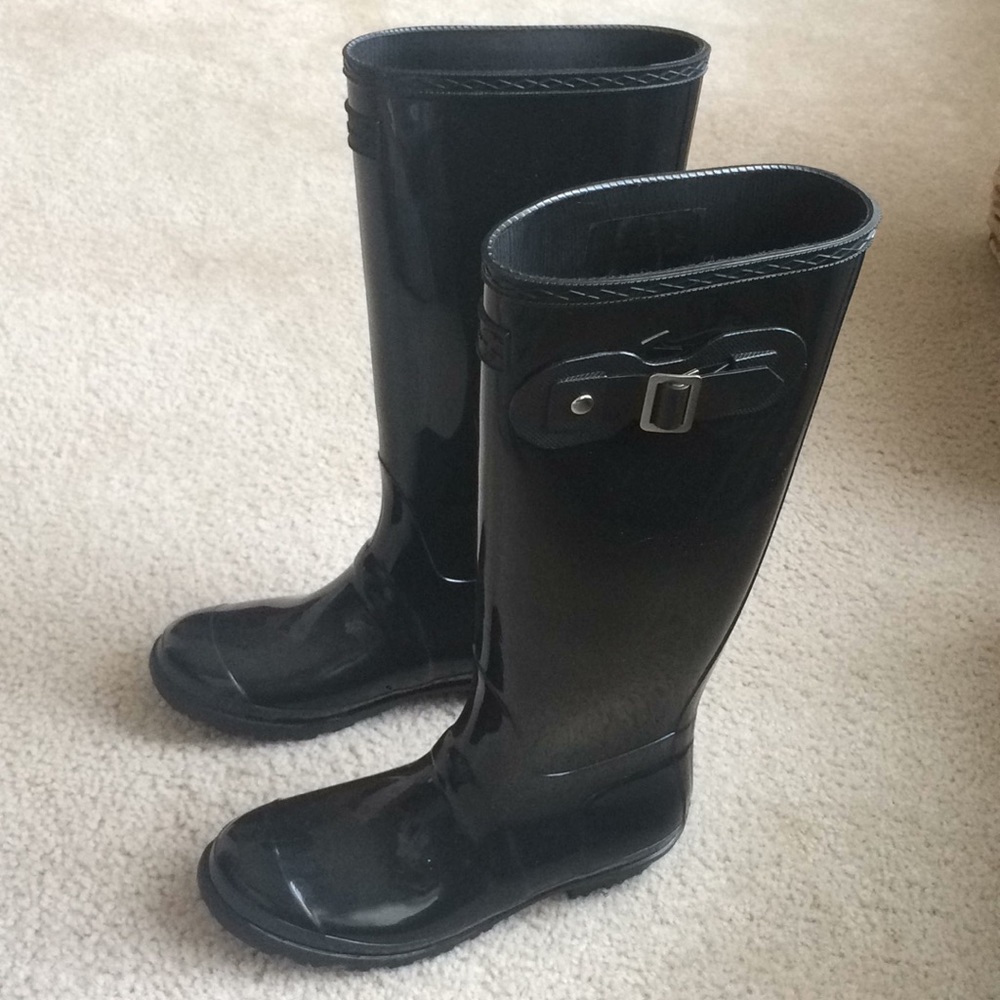 Seven Rainboots